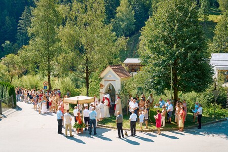 Procesija v čast sv. Lovrencu po središču Luč (foto Janez Kotar)